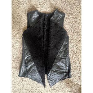 Rock & Republic black Women’s Faux Fur Vest - size medium.